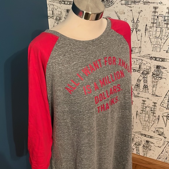 TORRID- Christmas Heather Gray Soft Tee - Size 2 - Picture 6 of 13